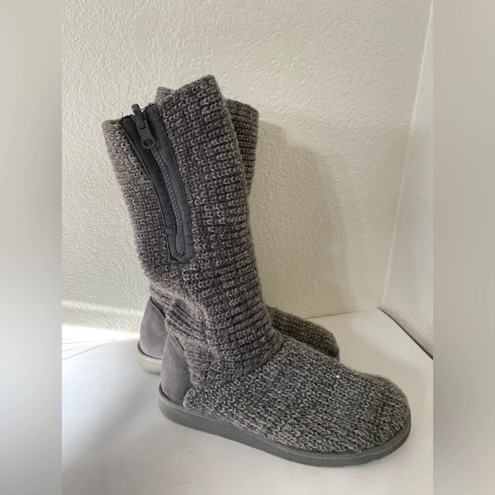 SO Women Cozy Gray Knit Boots side zip size 7